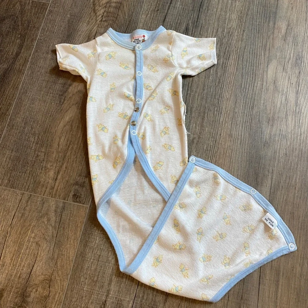 Vintage Winnie the Pooh Baby Gown Sleeper White Blue Snap Front USA Made Small